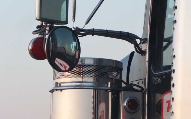 Freightliner Cascadia Mirror Replacement Guide: Door vs Hood, Left vs Right