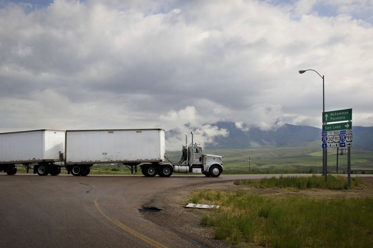 Five Customers, Five Cities, One Trailer: Why FTL Consolidation Needs a Real Logistics Team